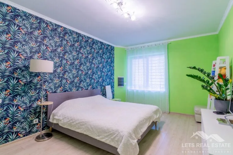 307.1 m² māja, 1533 m² zeme, Torņa 20, Medemciems