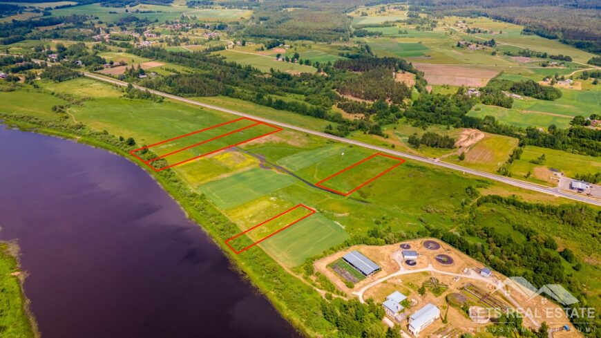 4.4 ha lauksaimniecības zeme (4 zemes gabali)