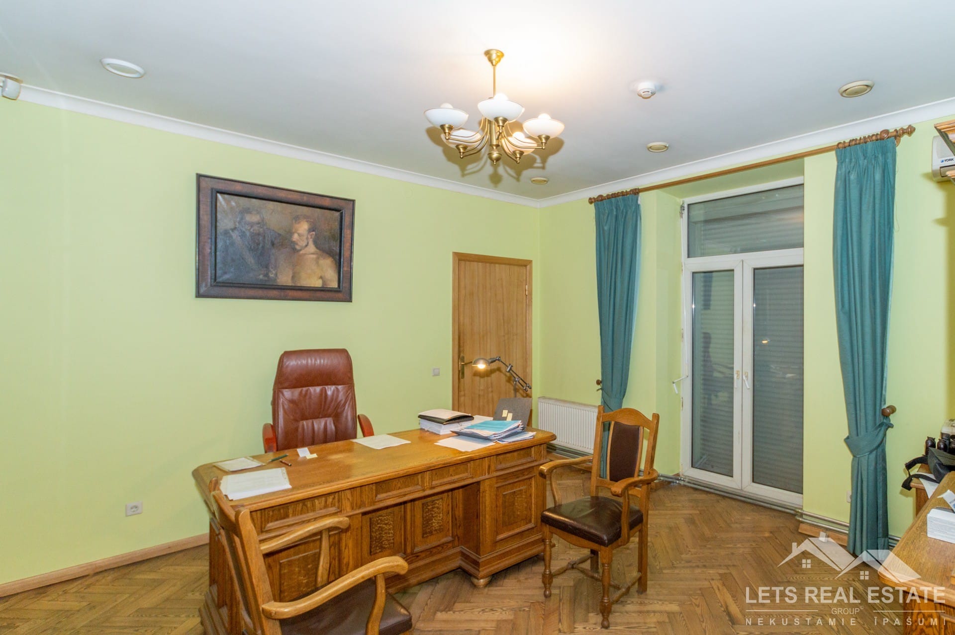 132.3 m² biroja telpas, Krišjāņa Barona iela 33/35