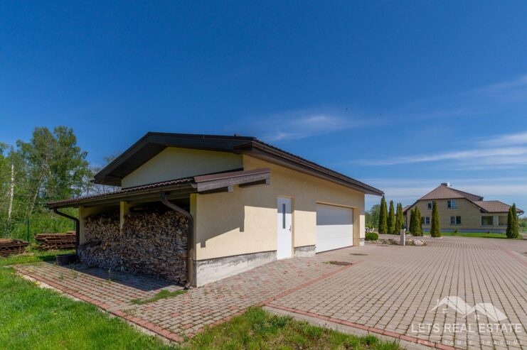 704.1 m² būves, 3.77 ha zeme, Daugavmalas
