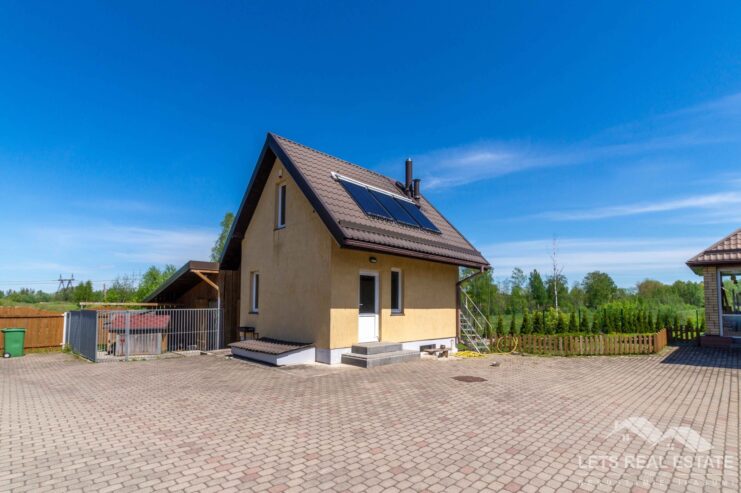 704.1 m² būves, 3.77 ha zeme, Daugavmalas