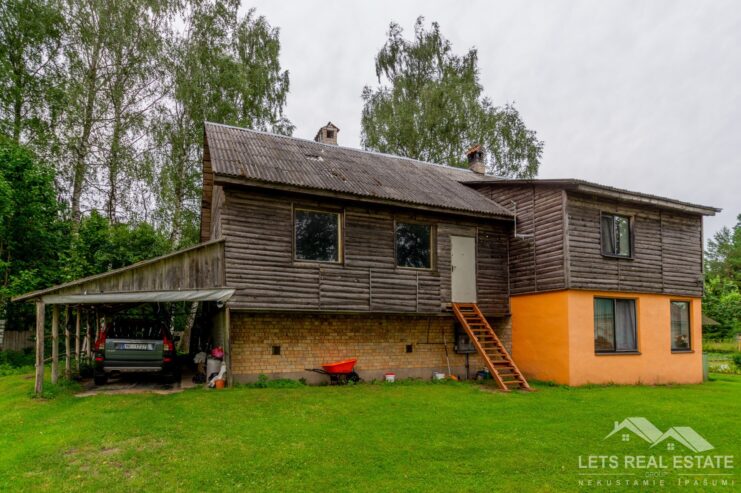 262.42 m² būves, 785.7 m² angārs, 6,29 ha zeme.