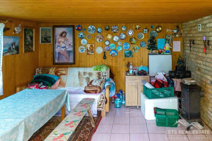 262.42 m² būves, 785.7 m² angārs, 6,29 ha zeme.