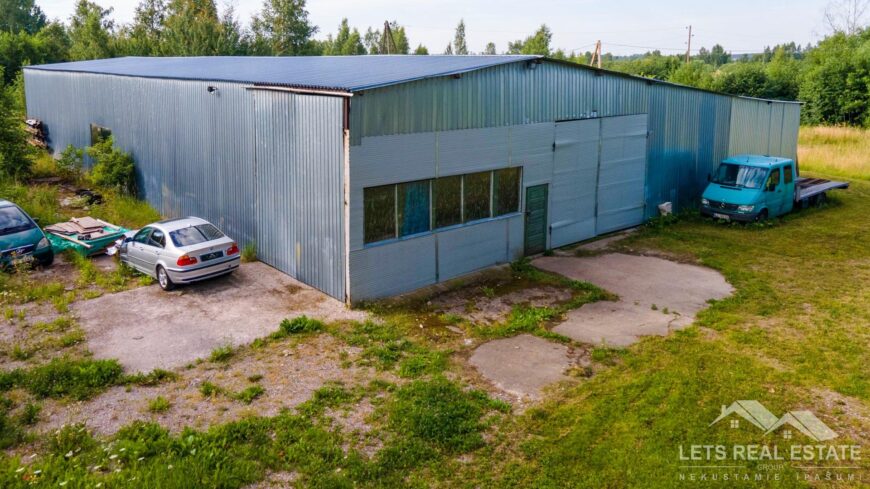 262.42 m² būves, 785.7 m² angārs, 6,29 ha zeme.