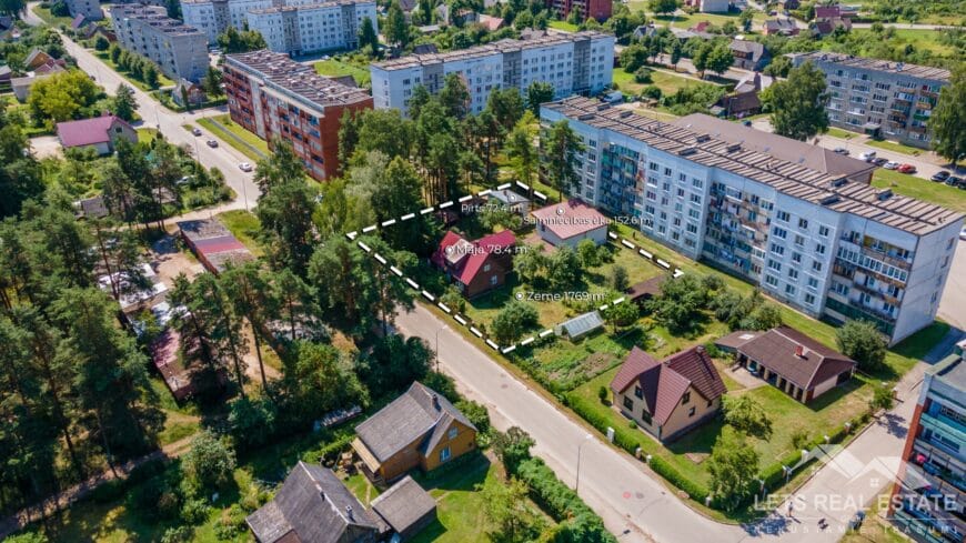 303.4 m² 3 būves, 1769 m² zeme, Lāčplēša iela 17