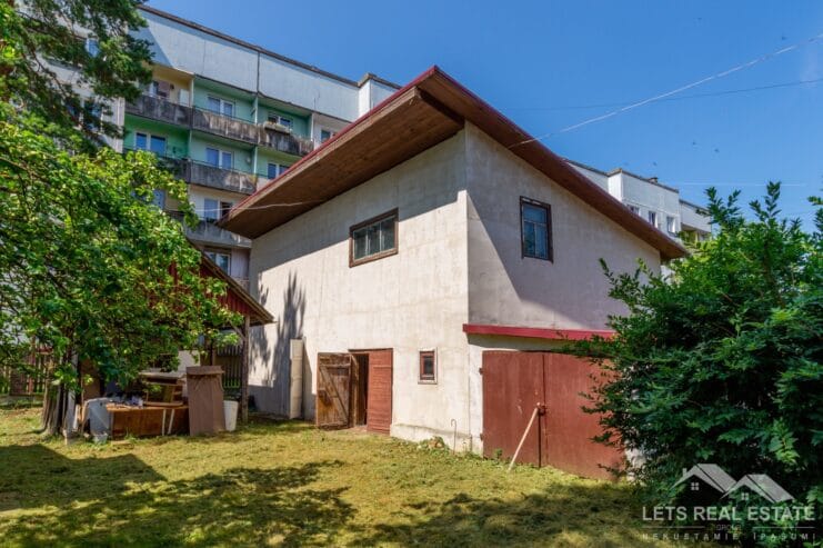303.4 m² 3 būves, 1769 m² zeme, Lāčplēša iela 17