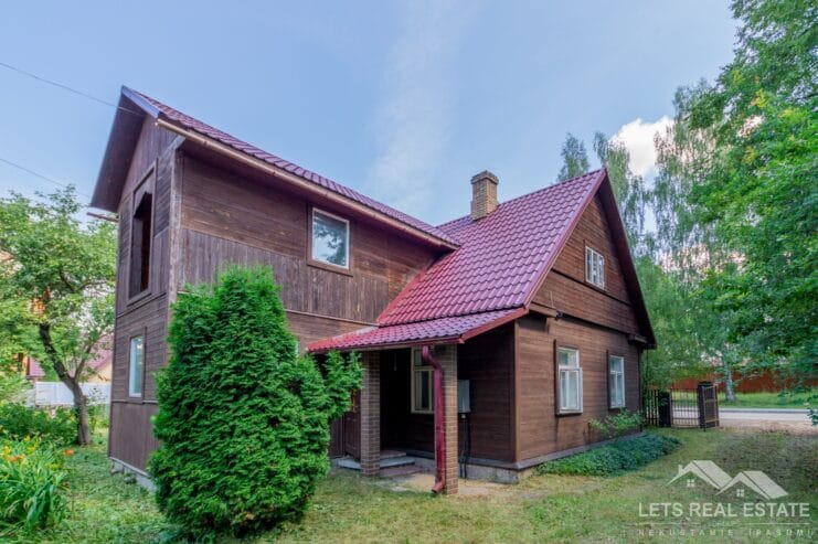 303.4 m² 3 būves, 1769 m² zeme, Lāčplēša iela 17