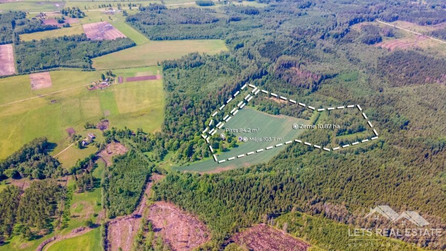 103.7 m² māja, 84.2 m² guļbūve, 10.87 ha zeme