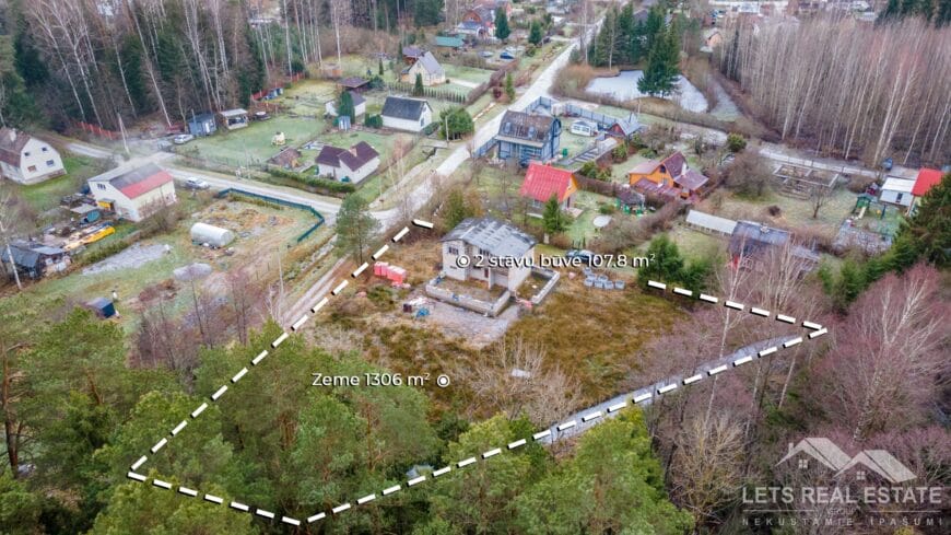 107.8 m² 2 stāvu būve, 1306 m² zeme, Vaivadi