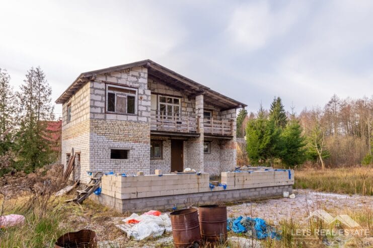 107.8 m² 2 stāvu būve, 1306 m² zeme, Vaivadi