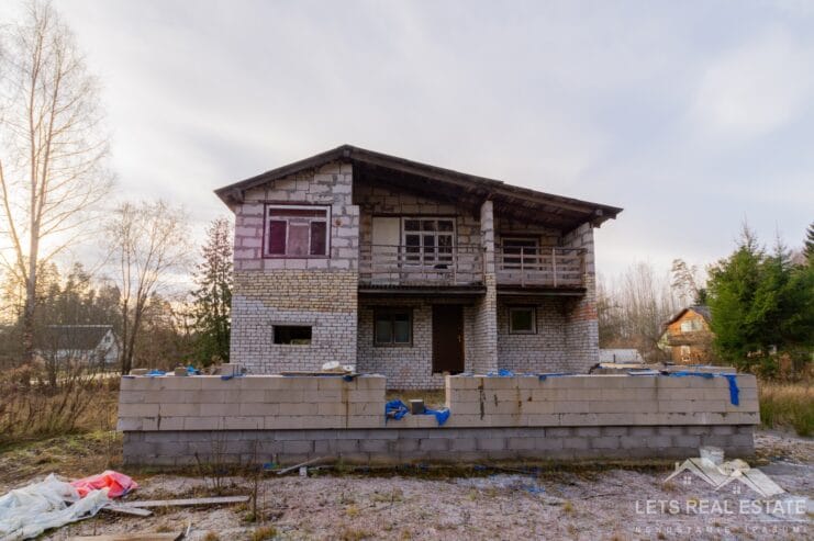 107.8 m² 2 stāvu būve, 1306 m² zeme, Vaivadi