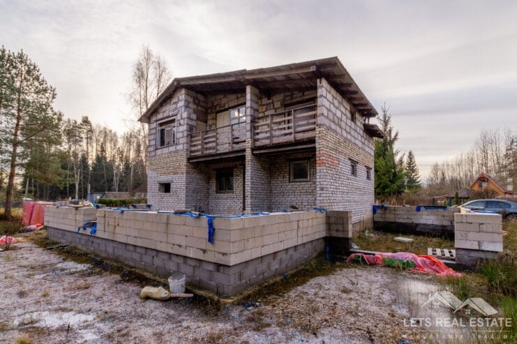 107.8 m² 2 stāvu būve, 1306 m² zeme, Vaivadi