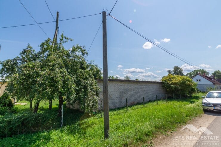 192.7 m² veikals – māja, 1922 m² zeme